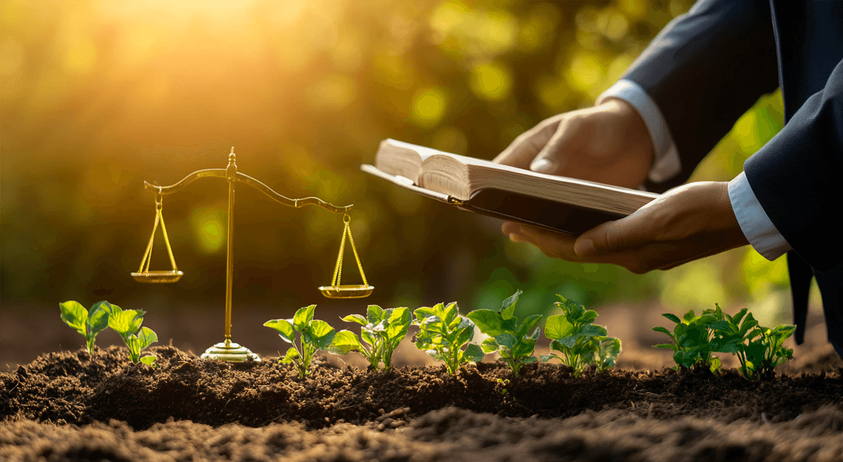 Mérleg és nyitott könyv a növények felett, mezőgazdasági jogszabályi megfelelés szimbóluma.