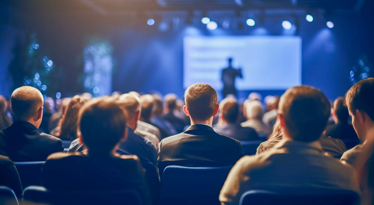 Szakmai konferencia, ahol a precíziós gazdálkodás és mezőgazdasági innovációk kerülnek bemutatásra.